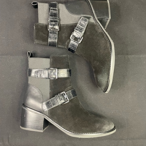 Donald J. Pliner Dahlin Womens Suede Embossed Ankle Boots - Picture 7 of 11